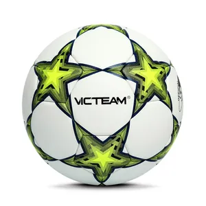 मैच ग्रेड कस्टम 3 परतों कपड़ा पॉलिएस्टर फुटबॉल, नायलॉन घुमावदार पत्थर बिछे अनाज फुटबॉल की गेंद