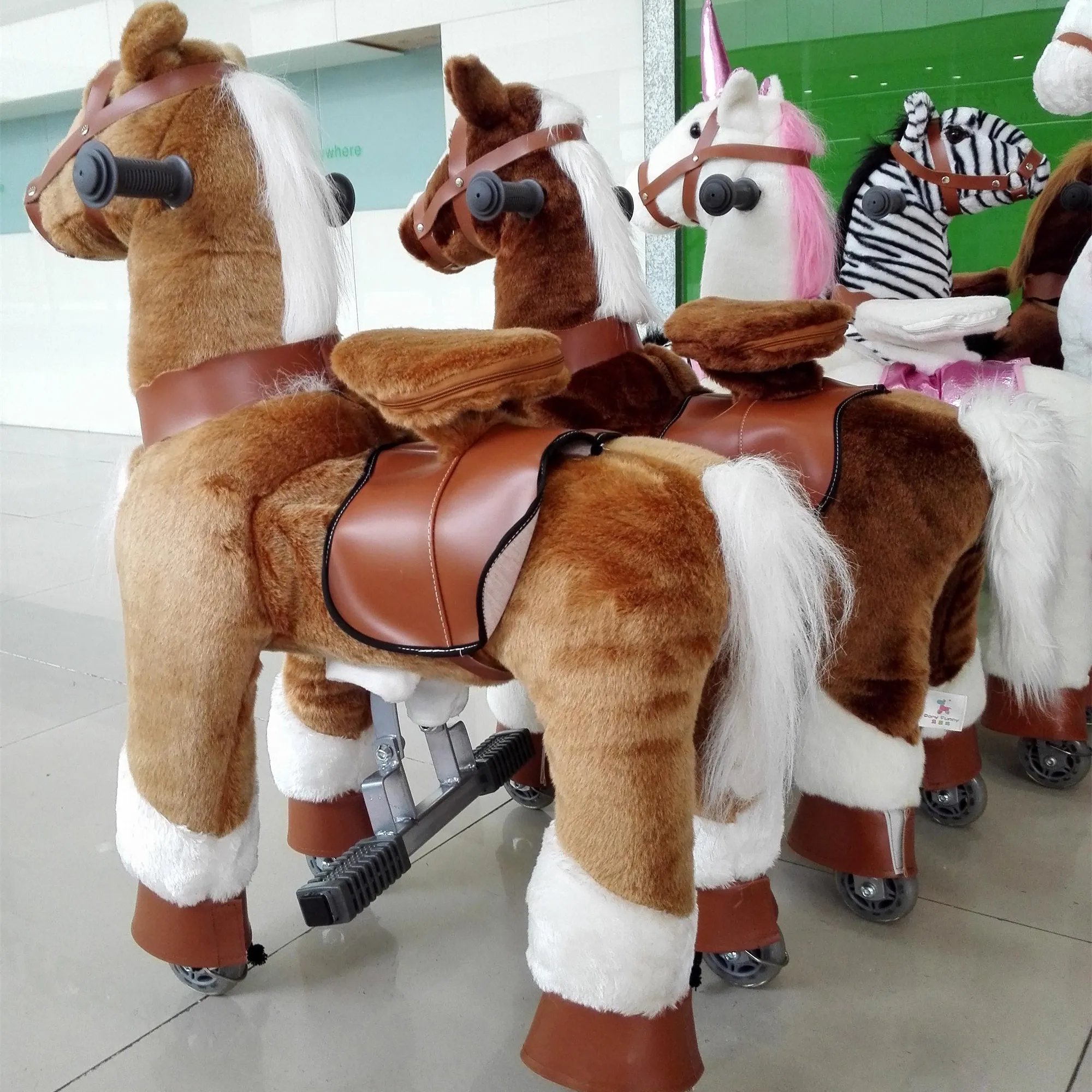 HI indoor speeltuin mooie knuffels mechanische rit op paard speelgoed pony