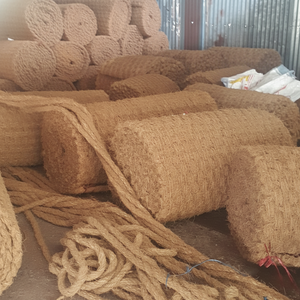 Tapis en fibre de coco fait à la main à bas prix fournisseur d'artisanat du Vietnam de haute qualité - Product Image 1