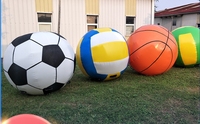 Jeu de sport de team building commercial tourner l'univers gonflable grande balle mobile jeu de ballon de basket-ball de volley-ball