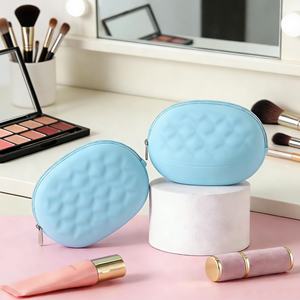 Sac de maquillage en silicone personnalisé en gros, sac cosmétique tendance avec motif bonbons, résistant à l'eau, petite capacité - Product Image 3