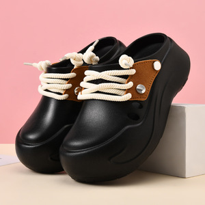 Crocs d'été pour femmes à semelle épaisse, blanc et noir, talon de 7 cm, chaussures décontractées confortables à bout fermé, rehaussant la taille - Product Image 4