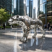 Sculpture sur mesure de panthère réfléchissante en acier inoxydable, design artistique découpé au laser, plaqué argent, statue de mascotte animale d'extérieur