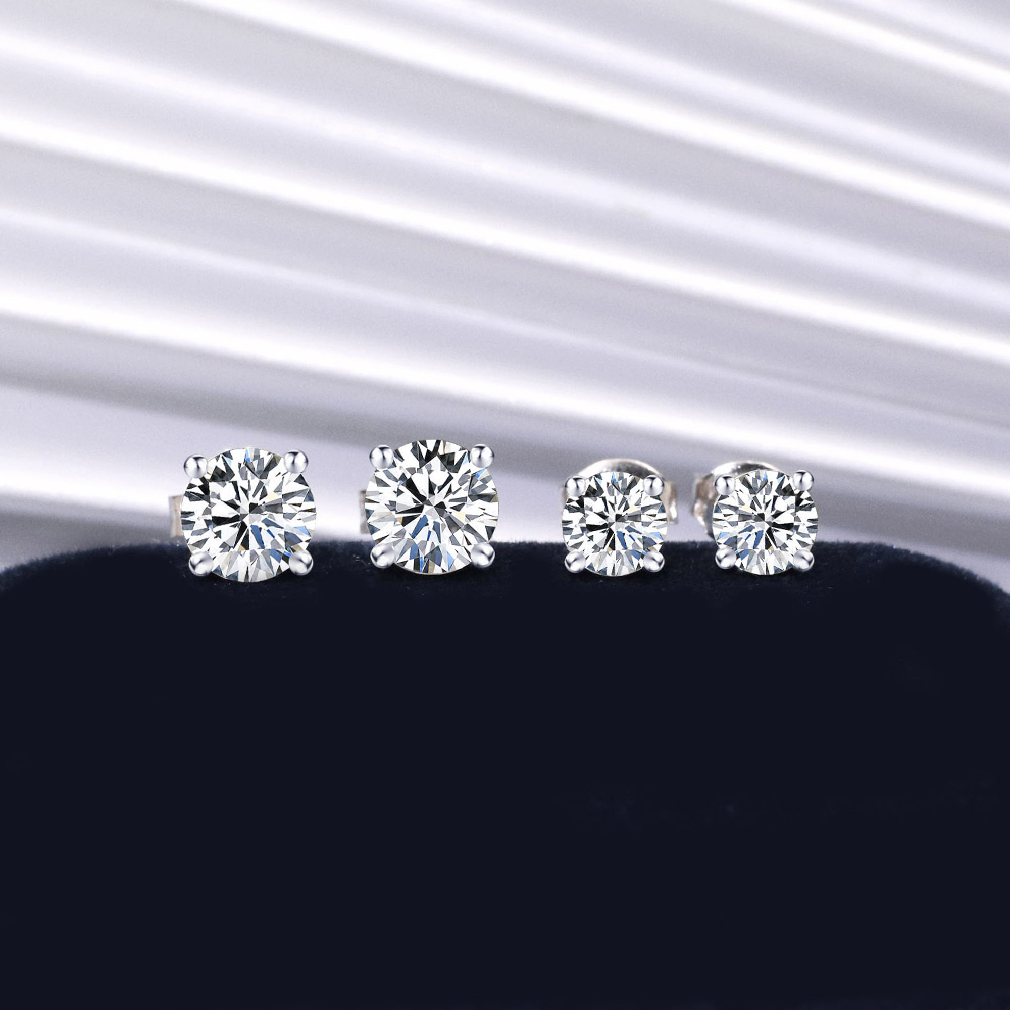 0.5 carat moissanite silver earrings (1 pair)