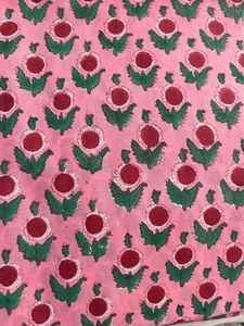 Sac fourre-tout en coton imprimé à la main avec motifs floraux traditionnels et texture matelassée, conçu pour la vie quotidienne moderne et les besoins de transport réutilisables - Product Image 5