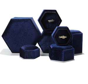 Boîte d'emballage de bijoux en velours vintage avec logo personnalisé étui en tissu souple pour colliers bagues boîte à bijoux élégante vente en gros - Product Image 4