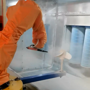 Bras robotique polyvalent à six axes, capable de manipuler, charger, décharger et pulvériser ; rayon d'action de 1,5 mètre - Product Image 1