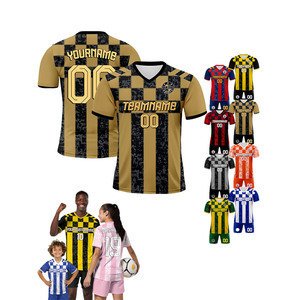 OEM Maillot de football rétro respirant à séchage rapide pour homme Maillot de football doré de haute qualité pour l'équipe Club Survêtements pour homme à sublimation - Product Image 1