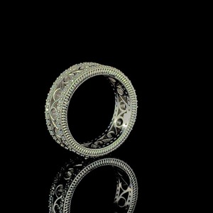 Anillo de Diamante Moissanite de Excelente Calidad con Piedra Brillante y Estilo de Joyería Elegante Disponible a un Precio Razonable - Product Image 4