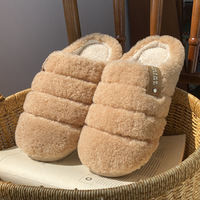 Nouvelles pantoufles d'hiver rayées et moelleuses 2026, dessus en peluche douce, semelle antidérapante et silencieuse, pantoufles confortables pour hommes et femmes, vente en gros