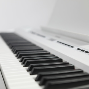 Piano Digital Electrónico de Alta Calidad OEM de 88 Teclas, Negro Clásico, con Pantalla LCD - Product Image 1