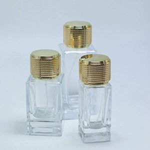 Nouvel Arrivage Flacon Vaporisateur de Parfum Polonais Vide Carré 30ml/50ml/100ml en Verre Sérigraphié avec Bouchon Doré, Étiquette Métallique et Boîte - Product Image 2