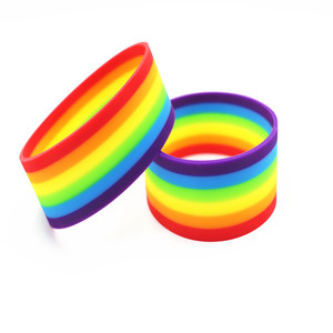 Bracelet en silicone imperméable à rayures arc-en-ciel, nouveau design, impression sérigraphique, logo personnalisé, différentes couches de couleurs, promotionnel - Product Image 5
