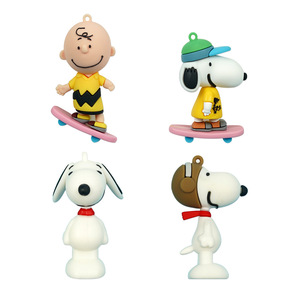 Большая плюшевая кукла Snoopy и симпатичный брелок из ПВХ, мультяшная креативная сумка, очаровательный аксессуар - Product Image 1