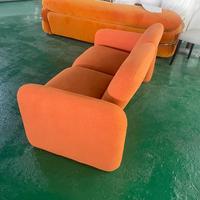 Canapé ou fauteuil de loisirs moderne minimaliste avec cadre en bois massif et revêtement en tissu doux pour salon, appartement ou hôtel