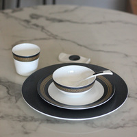 Assiettes de fête jetables en mélamine noire et or, style européen moderne, luxe minimaliste, couleur personnalisable