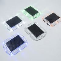 Nouveaux panneaux routiers solaires LED en plastique, clignotants, type œil de chat, balises de signalisation, réflecteurs routiers, protection IP68, prismatiques haute intensité