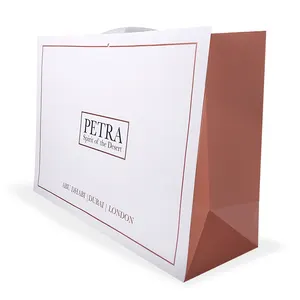 Пользовательские роскошные бумажные мешки переработанная Одежда Упаковка Подарочная сумка с ручкой и пользовательский собственный логотип