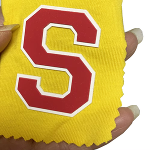 Étiquette de vêtement personnalisée en silicone 3D en relief, lavable, à transfert thermique, avec logo – Notation du magasin : 4,8 (543 avis) 421 vendus - Product Image 5
