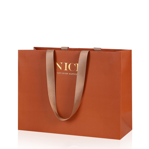 Sacs en carton noir et brun personnalisés, impression de logo de luxe en feuille d'or, sacs de shopping réutilisables, sacs d'exposition laminés recyclables - Product Image 5