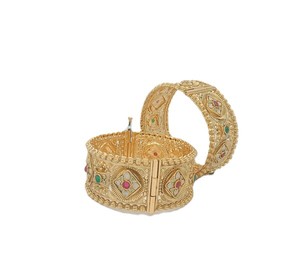 DIVYORO Luxury Regal Antique Gold <b>Hinged</b> Bangle Elegant Floral Gemstone Ornamentation Traditional Ethnic Jewelry Women's 112g - Product Image 1