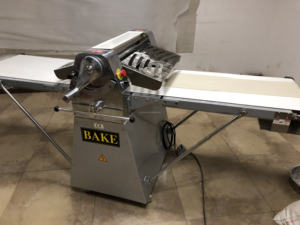 Laminoir à pâte commercial de table, manuel, en stock, au <span class=keywords><strong>meilleur</strong></span> prix pour la pâtisserie - Product Image 2