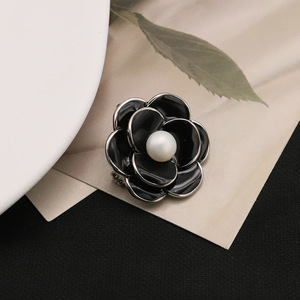 Broche de Pérola de Água Doce Inspirado no Estilo Retrô para Festa Temática Gatsby dos Anos 1920, Vestido Flapper, Evento Formal, Joia Vintage - Product Image 2