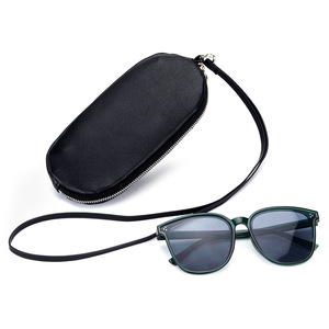 Étui à lunettes Ando Bag en cuir d'agneau véritable avec fermeture éclair, pochette souple pour lunettes avec sangle de cou - Product Image 1