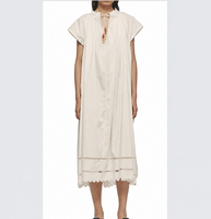 Robe longue d'été décontractée et respirante en coton longue fibre brodé à col en V et manches volantées pour femme, personnalisable (OEM)