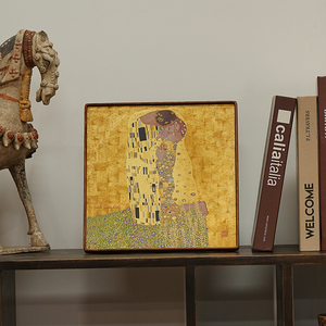 Riproduzione Artigianale in Ottone e Legno Massello con Tecnica <span class=keywords><strong>di</strong></span> Micro Intaglio della Famosa Pittura 'Il Bacio' <span class=keywords><strong>di</strong></span> <span class=keywords><strong>Klimt</strong></span>, Arte Metallica Creativa per la Casa - Product Image 3