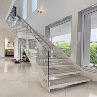 Escalier droit à double poutre de conception ouverte de luxe, garde-corps en acier-bois métallique avec garde-corps en verre pour la maison