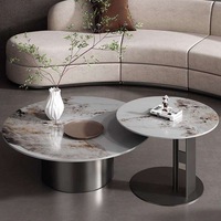 Table basse gigogne en pierre frittée biomorphe, acier inoxydable doré, minimaliste, écologique, durable, pour salon, hôtel, maison