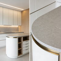 Armoire de cuisine moderne et simple en bois massif blanc avec éclairage LED et îlot incurvé, personnalisable pour cuisines modernes
