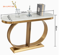 Table console moderne de luxe avec plateau en marbre noir et piètement en acier inoxydable doré, table console de luxe en métal doré pour hall d'hôtel