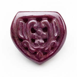 Pierre sculptée florale en rubis pour pendentif - Histoire, symbolisme et attrait moderne - Pendentif en pierre précieuse - Cadeau d'anniversaire - Fête des Filles - Product Image 2