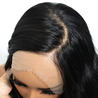 Perruque synthétique ondulée 13*4 en dentelle pré-coupée, fibre haute température, bande antidérapante, élastique réglable, pré-épilée, vente en gros
