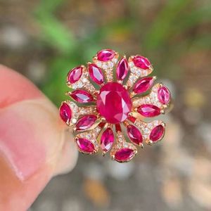 Xinfly 18K โรสโกลด์ไม่ซ้ำใครลายดอกไม้วินเทจตัดประดับทับทิม - Product Image 1