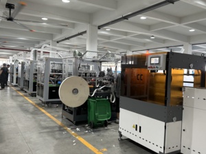 Machine automatique <span class=keywords><strong>de</strong></span> fabrication <span class=keywords><strong>de</strong></span> gobelets en papier jetables Yongbo avec moteur PLC, boîte <span class=keywords><strong>de</strong></span> vitesses et <span class=keywords><strong>pompe</strong></span> - Product Image 3