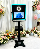 Penjualan panas Metal Mirror Photo Booth dengan pilihan Kamera, Lampu Strip Kolom, Daya USB/Bluetooth/Wi-Fi, Dilengkapi dengan flight case.