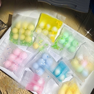Balle anti-stress souple et piquante de couleur bonbon, faite à la main, en forme de boule Tangyuan, à presser, vente directe d'usine - Product Image 1