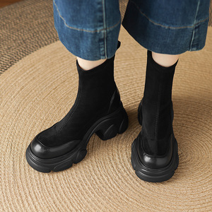 Botines de plataforma gruesa de ante negro con punta redonda y puntera brillante para paseos por el distrito artístico y reuniones en cafeterías - Product Image 6