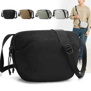 Sac bandoulière léger et imperméable We Power pour homme, couleur unie, pour le quotidien, les trajets et les voyages, collection Printemps 2025 - Product Image 4