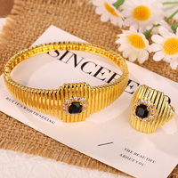 Ensemble de bagues et bracelets articulés en onyx noir texturé côtelé avec halo de zircone cubique, parure de bijoux vintage tendance pour femme, idéal pour les fêtes, mariages et vente en gros