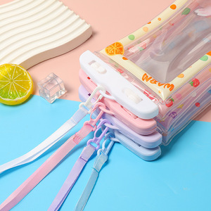Étui de téléphone étanche à motif de dessin animé mignon, en PVC transparent avec sangle, idéal pour la natation, les voyages et la salle de bain - Product Image 4