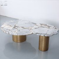 Ensemble de tables basses de salon modernes de luxe nordiques, couleur bronze, base en acier inoxydable, plateau en marbre, forme incurvée irrégulière