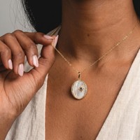 Collier hexagonal transfrontalier en améthyste à double lueur soleil-lune, style français, avec coquille blanche, chaîne en cuivre à huit maillons en forme de bambou et étoile en zircon
