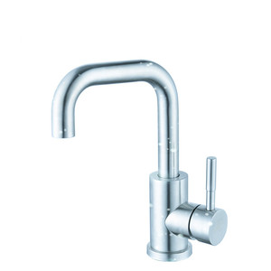 Grifo de Lavabo Giormani de Acero Inoxidable con Monomando, Montaje en Cubierta, Un Solo Orificio, Mezclador de Agua Fría y Caliente - Product Image 2