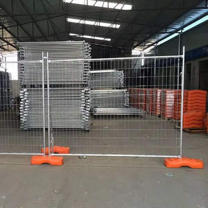 Panneau de clôture temporaire Heras d'Australie avec pinces et base en plastique - Product Image 1