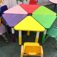 Tables et chaises de lecture pour enfants en plastique Triangle à la mode pour l'école