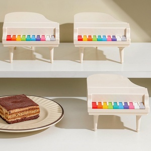 Mini-fourchettes décoratives en plastique en forme de piano pour fruits et légumes, accessoires de cuisine pour enfants, idéales pour les fêtes et la décoration intérieure - Product Image 6